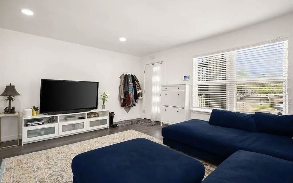 image_0